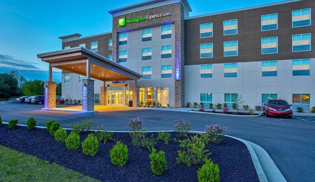 Holiday Inn Express & Suites - Lexington W - Versailles by IHG
