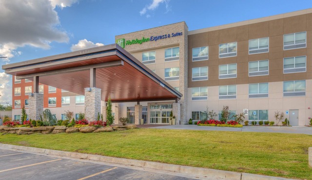 Holiday Inn Express & Suites Tulsa Midtown by IHG