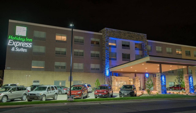 Holiday Inn Express & Suites Warsaw - E Center by IHG