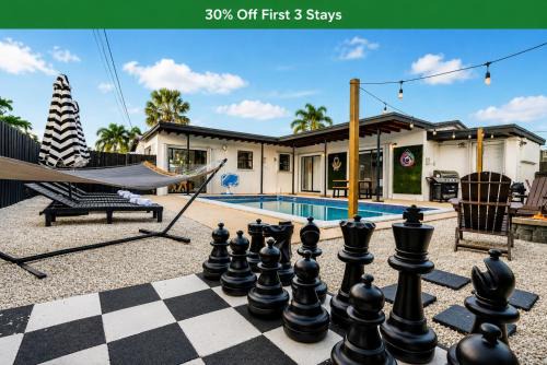 Hollywood Heated Pool Mini Golf Unique VR Room
