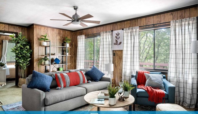 Hot Tub, Deck, Screened Porch, Fire Pit, & WiFi