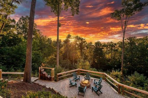 Hot Tub, Deck w/Breathtaking Mountain Views