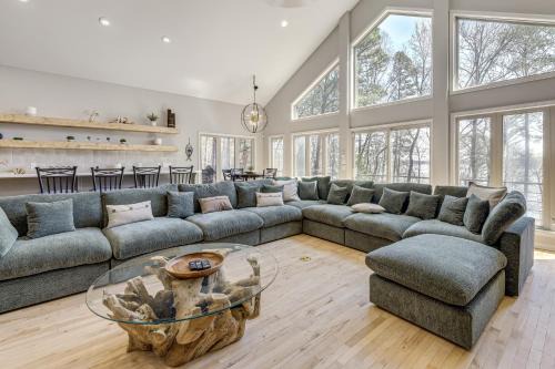 Hot Tub & Games Galore! Greers Ferry Lake Home
