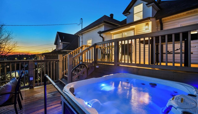 Hot Tub Nights Firepit Near Casino Sleeps 9 Perfect for Families