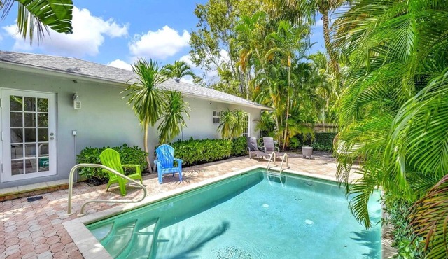 House in Historic community of West Palm Beach w complimentary Pool Heating