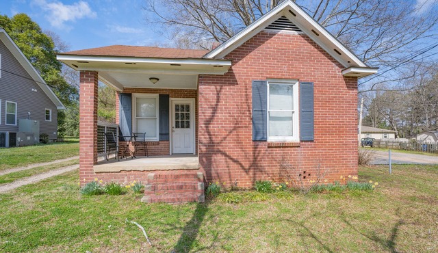 House on Shurley - in a quiet neighborhood