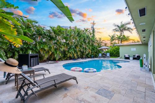 Htd Saltwater Pool! Walk to BEACH! PingPong! BBQ!
