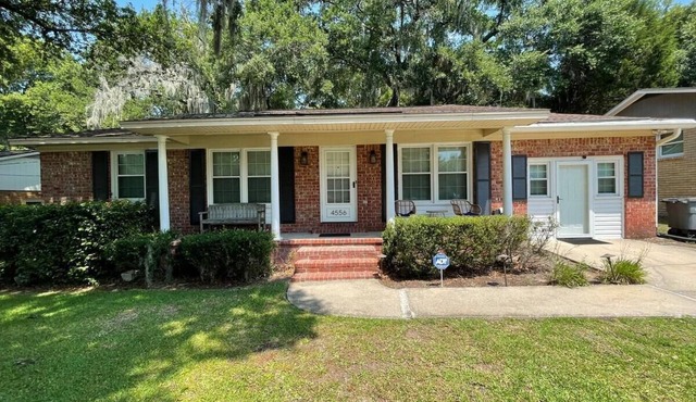 Huckleberry Flynn: Spacious + Comfy + Arcade Room!