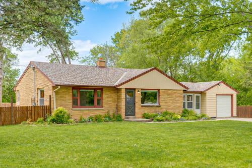 Huge Yard, Fire Pit, Garden! Milwaukee Family Home