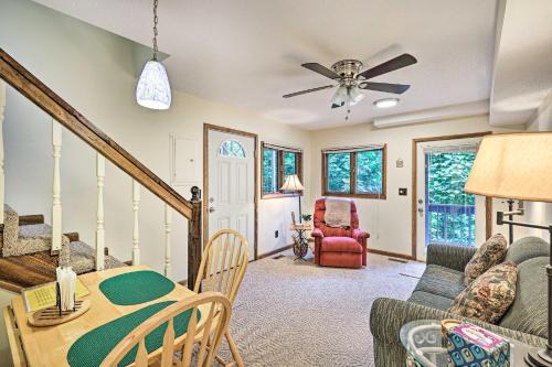 Ideal for Nature Lovers! Roan Mtn Cabin w/Balcony
