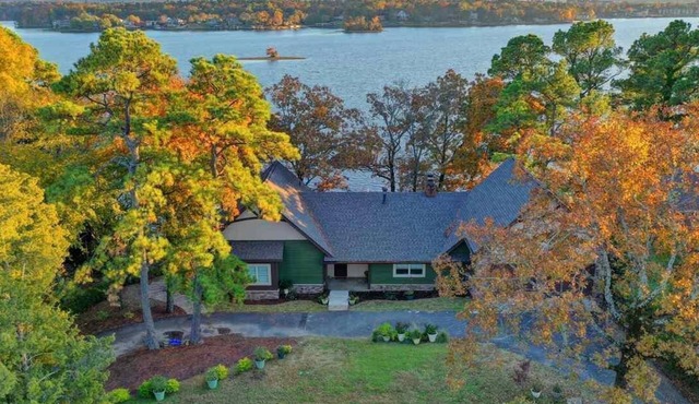 Incredible PANORAMIC Lake House View 3 mi. to Oaklawn