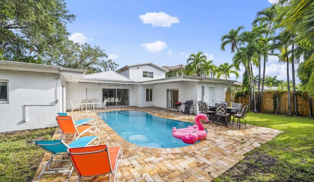 Indulge in 6 Beds Home w Pool near Aventura Mall