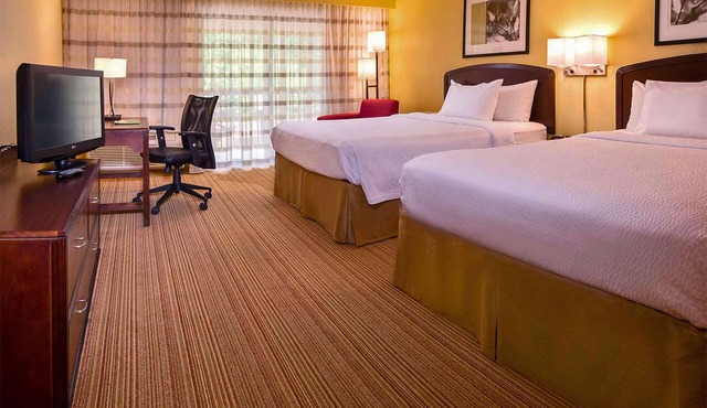 Indulge in Home Like Comfort! 4 Pet-friendly Units, Free Parking, Onsite Pool