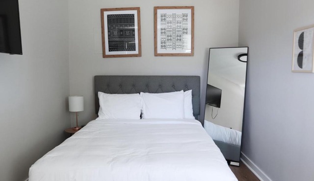 Inviting 1 BR 10 Mins to Nash