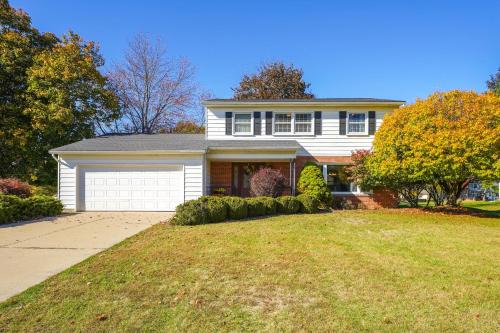 Jackson Home w/Fire Pit & Yard: 3 Mi to Downtown