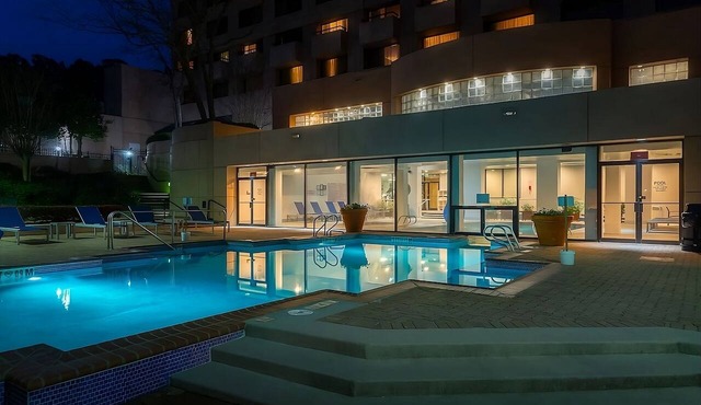 Just What You Were Looking For! Amazing unit w/King & Sofa Bed | Pool Access
