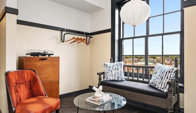 Kasa | Accessible Studio Near Bakery Square | The Maverick