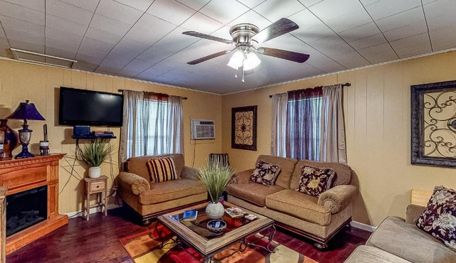 ‘Keepin’ it Reel’ Retreat Near Lake O’ the Pines