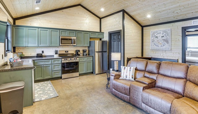 Kentucky Lake Escape: Family Cabin w/Fire Pit