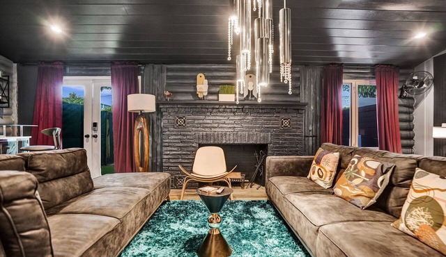 Kiki Grand Suite - Men's Clothing optional Guest House in Wilton Manors