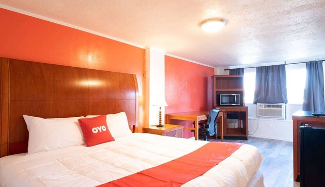 King Bed Accessible|Jonesboro