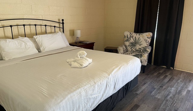 King Guest Room located at the entrance to Mountain Harbor just 2 1/2 miles from Lake Ouachita. by RedAwning