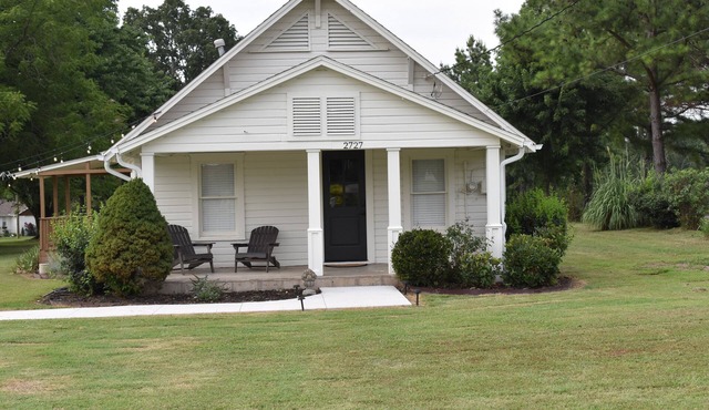 La Ferme - french for country farmhouse 3BR/1BA in Rogers.