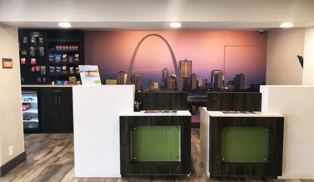 La Quinta Inn & Suites by Wyndham St. Louis Hazelwood/North