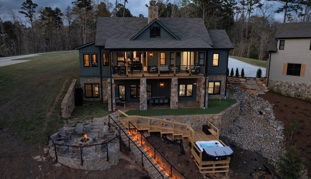Lake Acess! Views! Boat Dock! Hot Tub! Gameroom! Gym! Kayak & Paddleboards!
