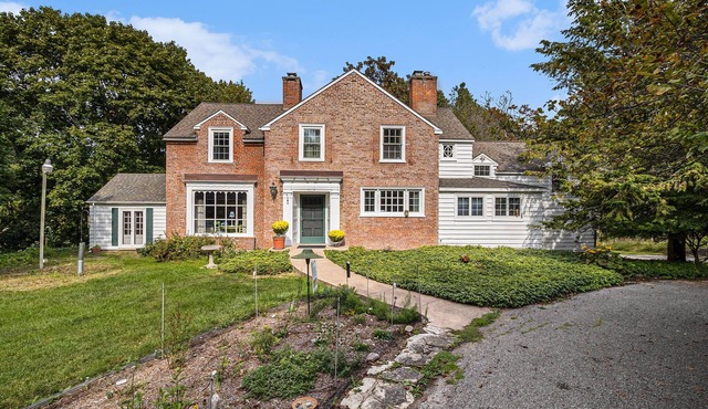 Lake Bluffs Farmhouse