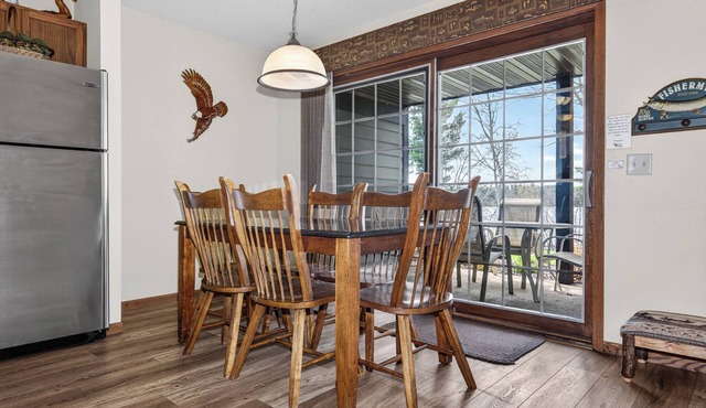 Lake front 2-bedroom on the Eagle River Chain of Lakes with indoor pool and jacu