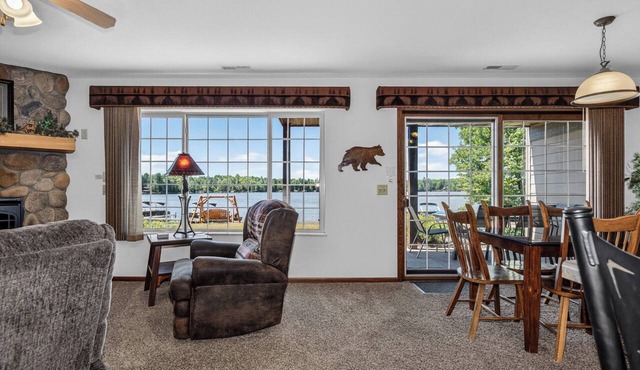 Lake front Eagle River Chain of Lakes with indoor pool!