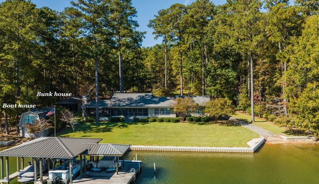 Lake Martin Getaway- lake front- sleeps 24