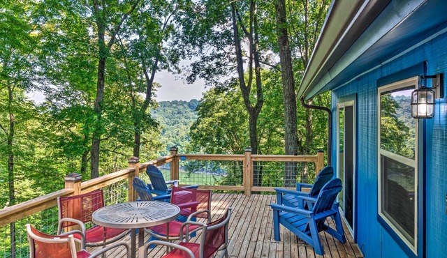 Lake View Escape - 1 Mile From Wisdom Dock!