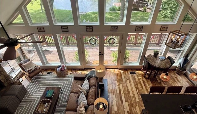 Lakefront 3-bedroom Cottage in a peaceful cove in Sale Creek