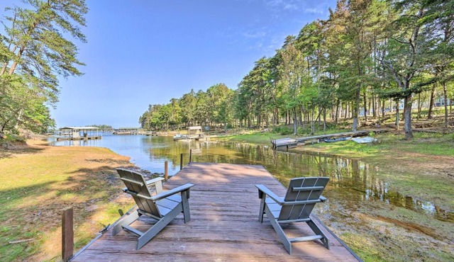 Lakefront Anderson Paradise: Dock, Fire Pit!