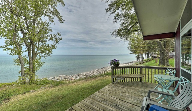 Lakefront Cottage Near Wineries + State Parks!