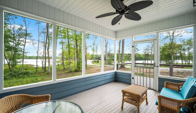 Lakefront Escape - Fire Pit, Games & Family Fun