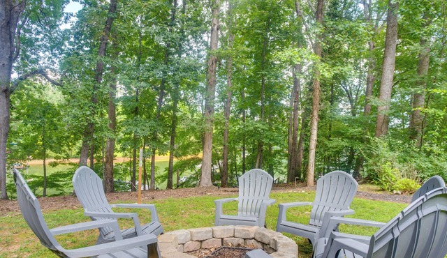 Lakefront Georgia Abode w/ Dock & Screened Patio!