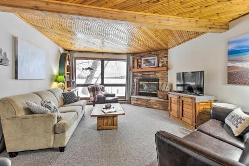 Lakefront Mercer Home: Private Dock & Kayaks!