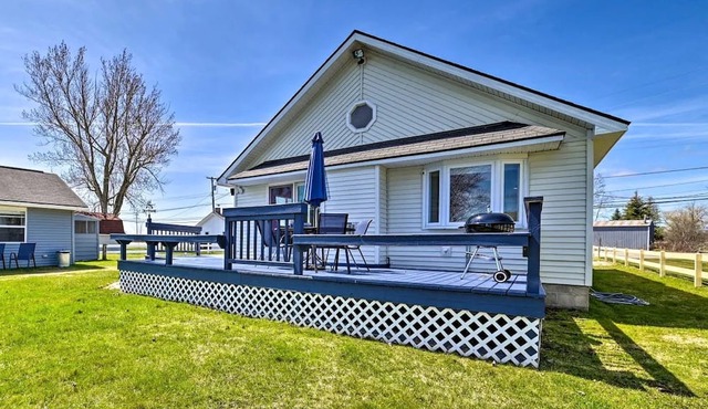 Lakefront Retreat with Dock Access & Kayak Adventures in Houghton Lake, Michigan