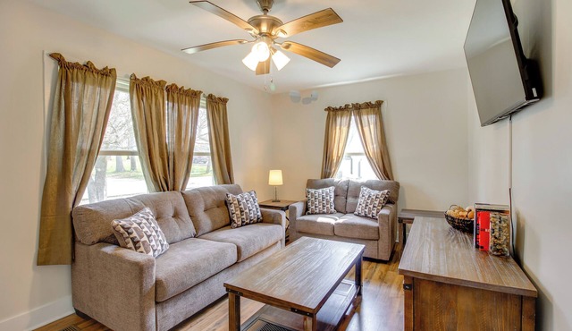 Lakes, Whiskey & More! Charming Home in Tullahoma