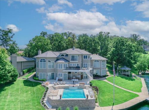 Lakeside Lux Where EVERY Luxury Awaits