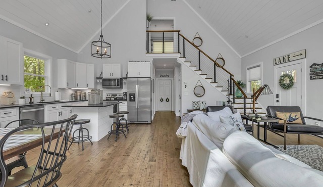 Lakeside Retreat w/Boat Parking & Deck Access