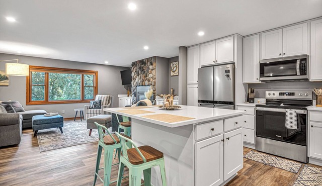 Lakeview Oasis - Sleeps 10! Family Friendly!