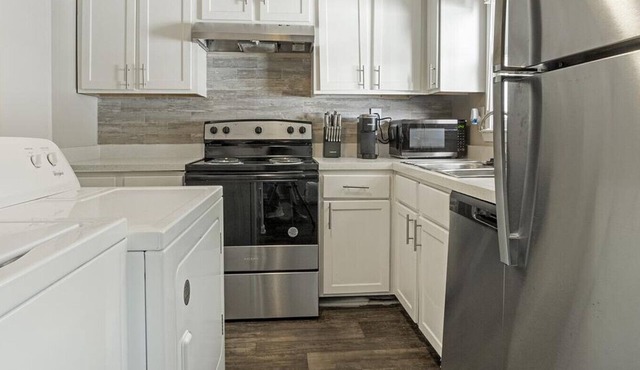 Landing at The Park at London - 1 Bedroom in Morrow
