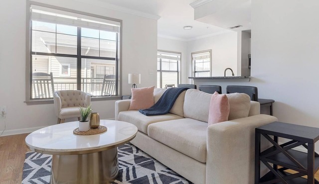 Landing | Beautiful 1BD, Gym, Courtyard