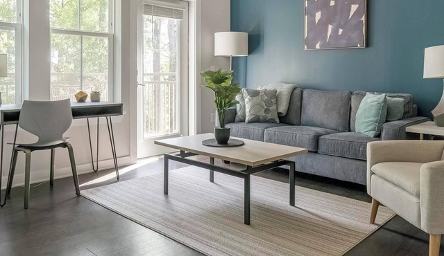 Landing | Beautiful 1BD, Pool, Gym