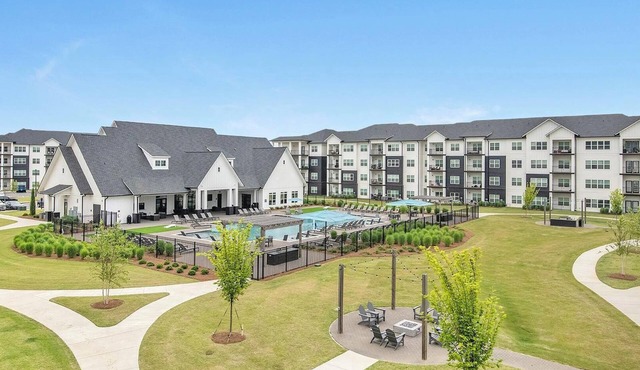 Landing | Beautiful 1BD, Yoga Studio, Pool