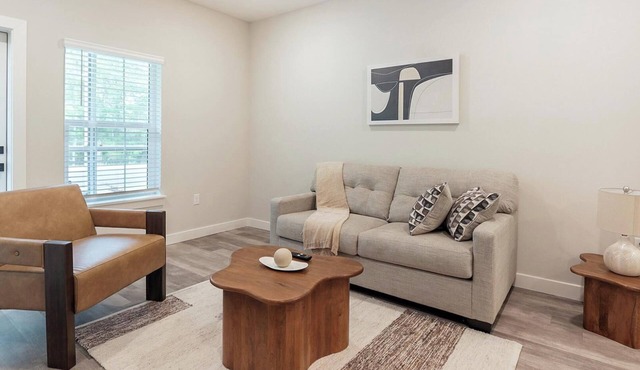 Landing | Beautiful 2BD, Gym